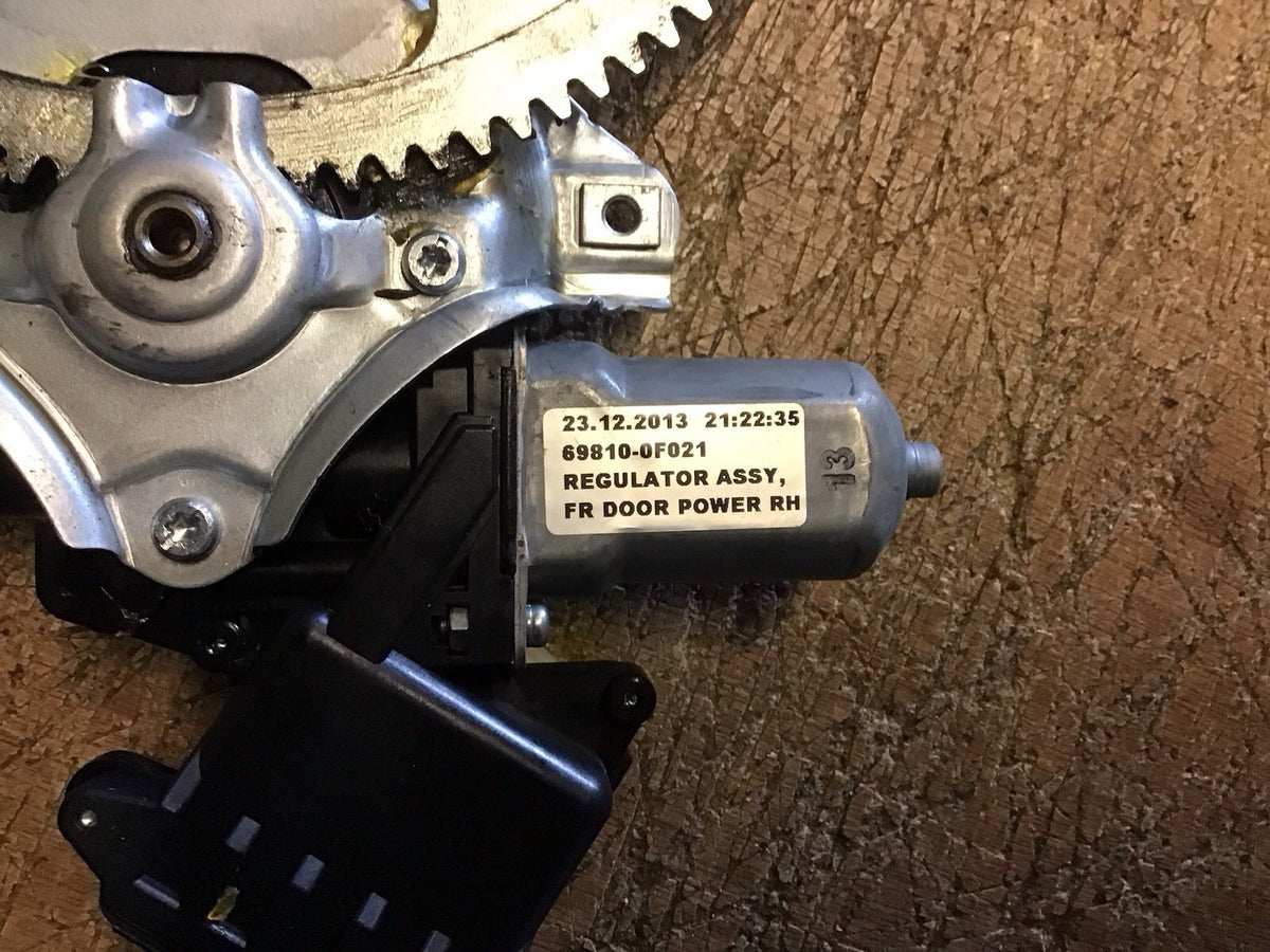 TOYOTA VERSO MK2 DRIVERS DOOR WINDOW MOTOR REGUALTOR 69810 0F021 2013 20189