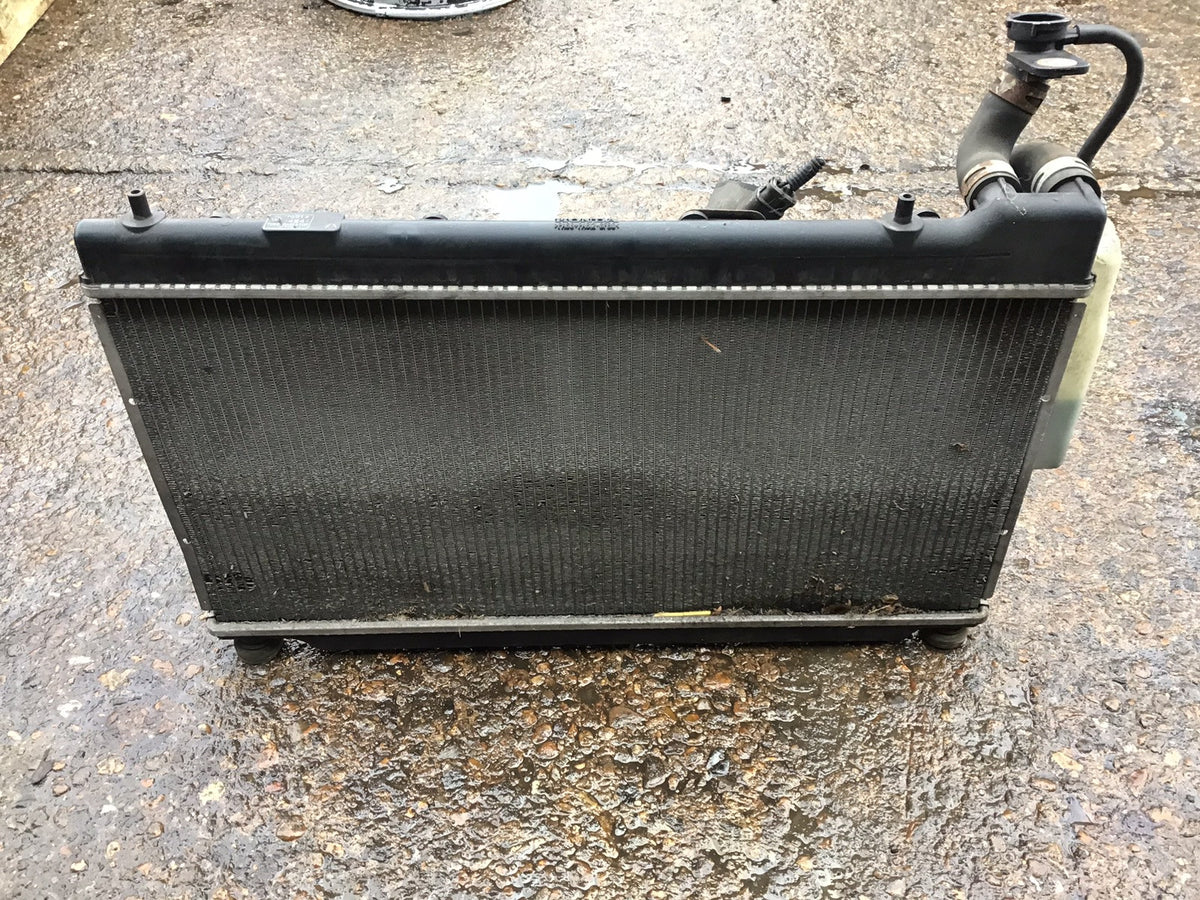 HONDA JAZZ MK2 1.4 PETROL AUTOMATIC RADIATOR FAN COWLING 2001 20084