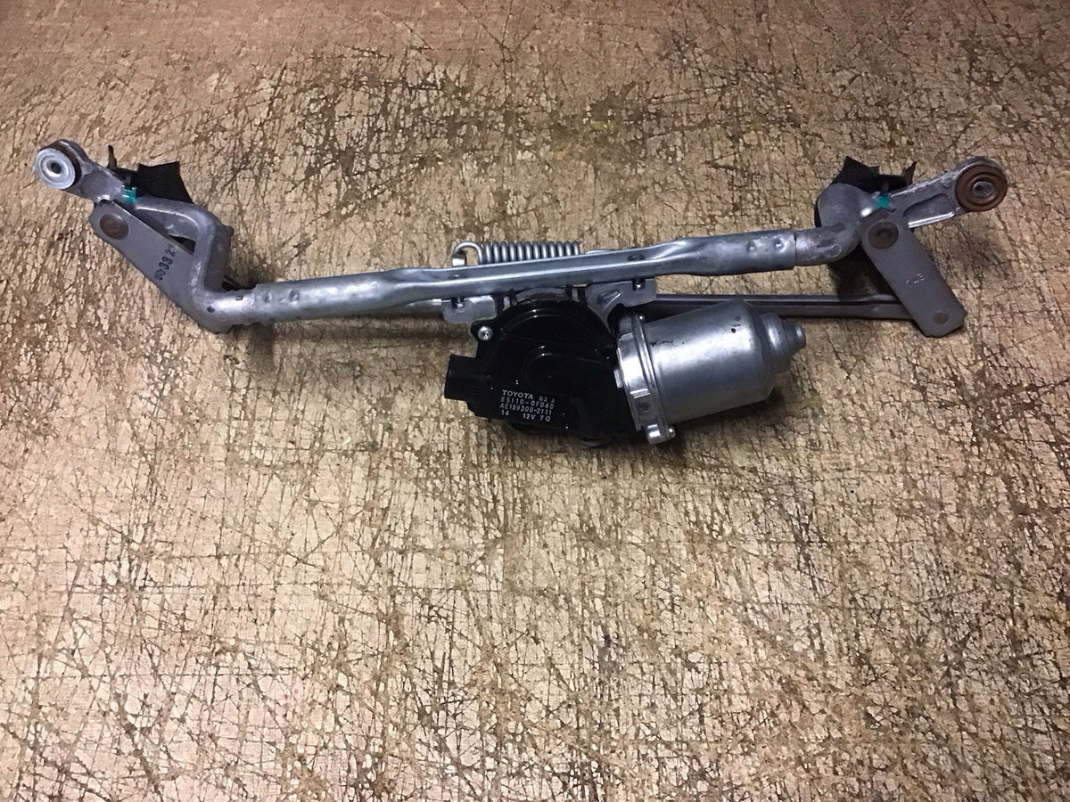 TOYOTA VERSO MK2 WIPER MOTOR AND LINKAGE 85110 0F040 2013 20183