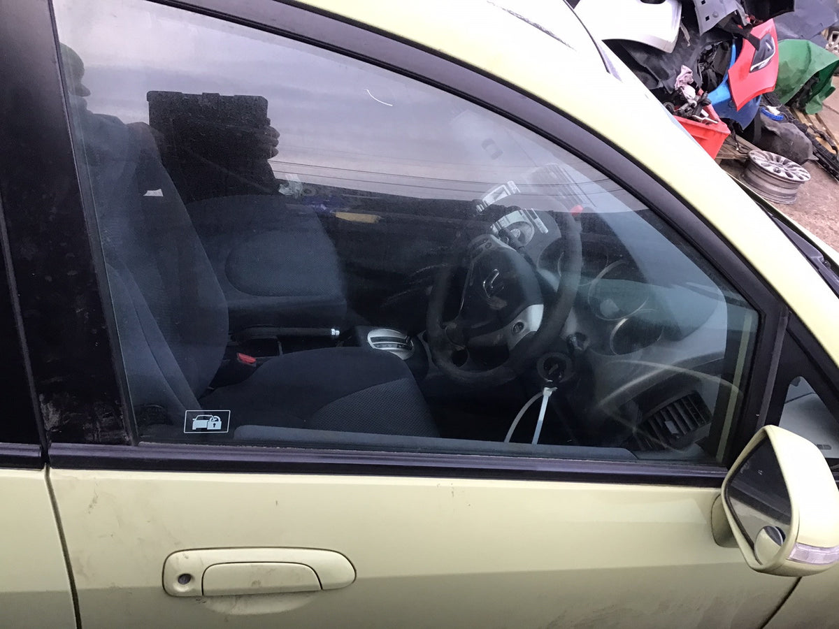 HONDA JAZZ MK2 DRIVERS SIDE FRONT WINDOW GLASS 2002 20080