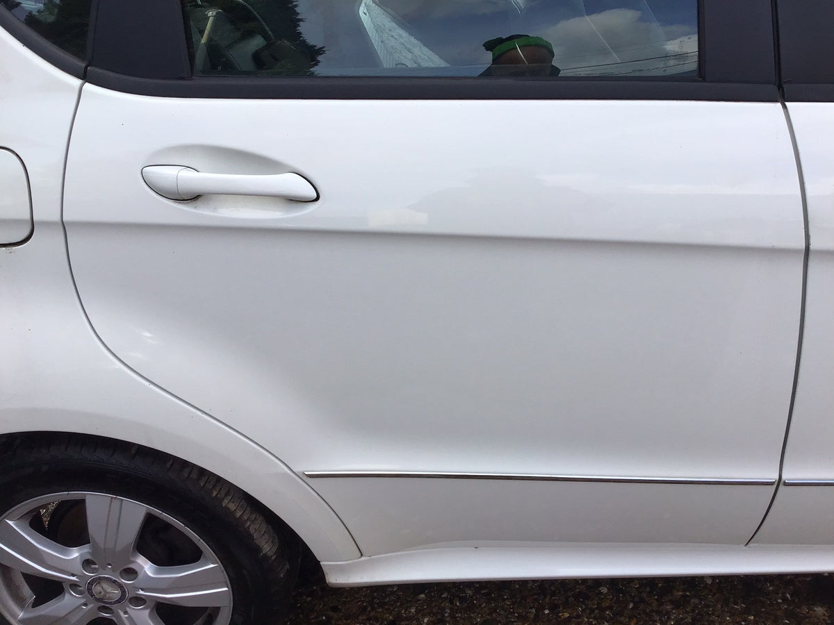 MERCEDES A CLASS W169 DRIVER'S SIDE O/S REAR DOOR CALCITE WHITE  650 2005 20124