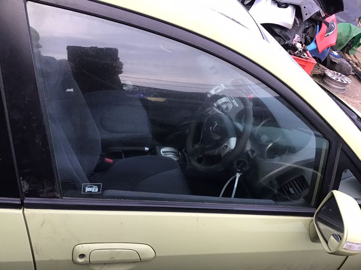 HONDA JAZZ MK2 DRIVERS SIDE FRONT WINDOW GLASS 2002 20081
