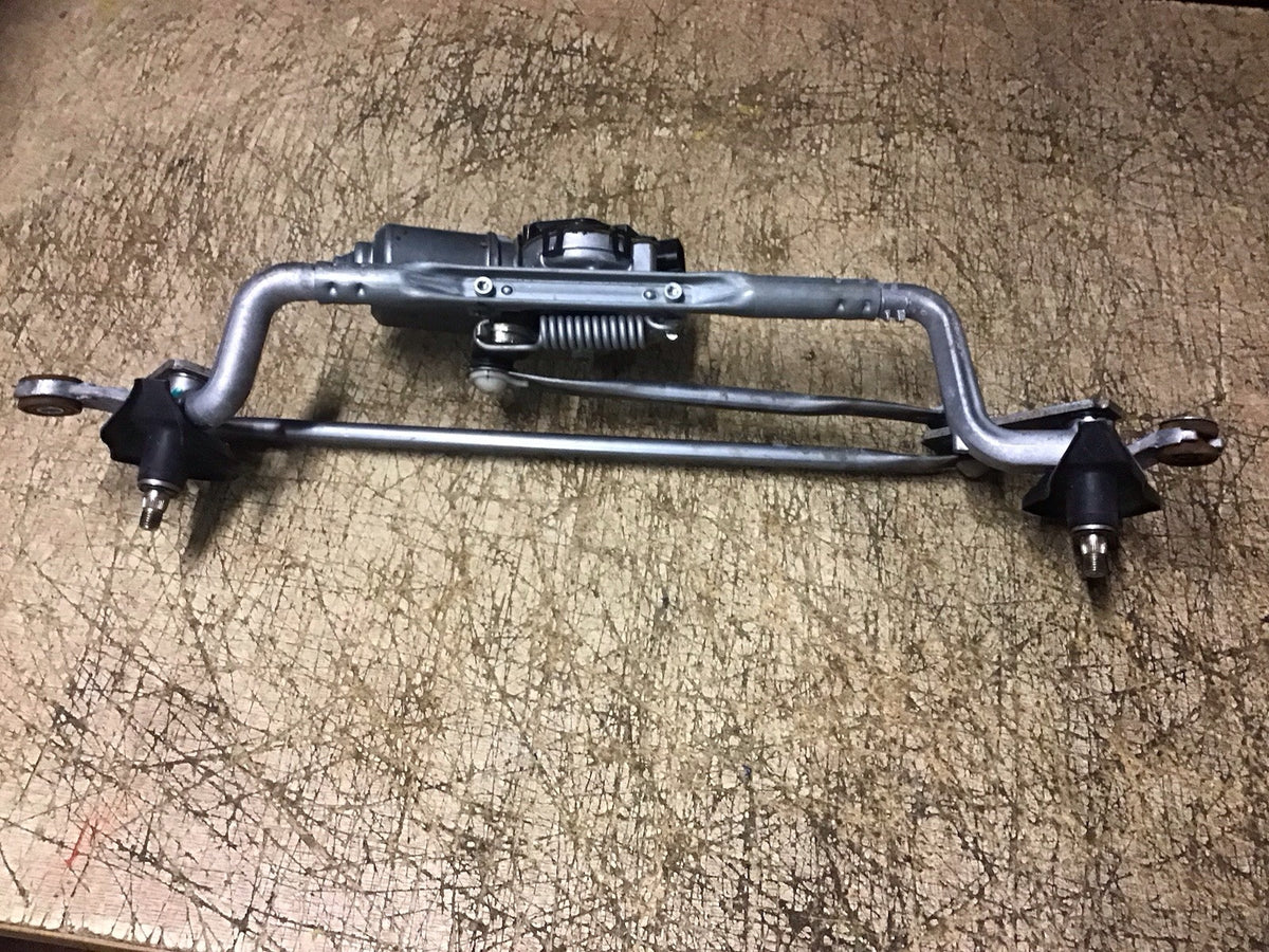 TOYOTA VERSO MK2 WIPER MOTOR AND LINKAGE 85110 0F040 2013 20188