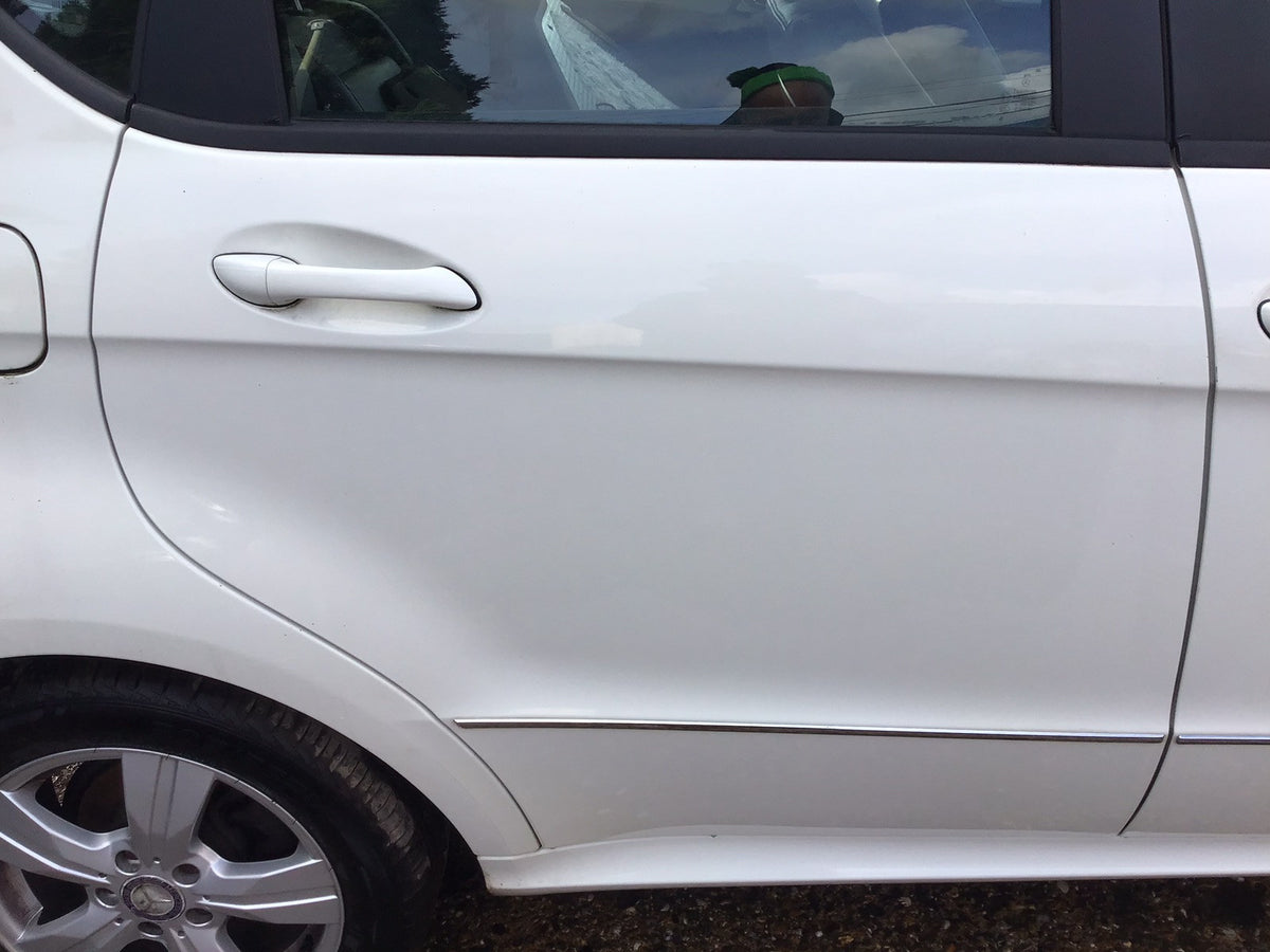 MERCEDES A CLASS W169 DRIVER'S SIDE O/S REAR DOOR CALCITE WHITE  650 2005 20125