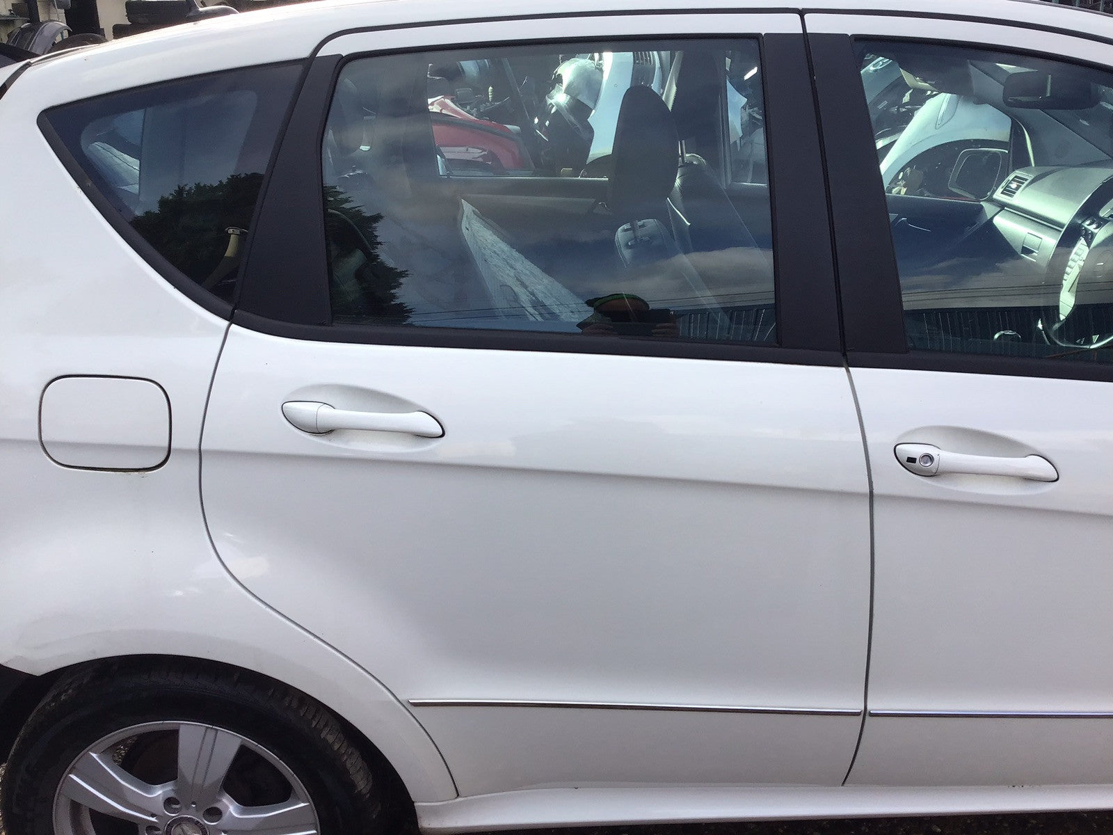 MERCEDES A CLASS W169 DRIVER'S SIDE O/S REAR DOOR CALCITE WHITE  650 2005 20121