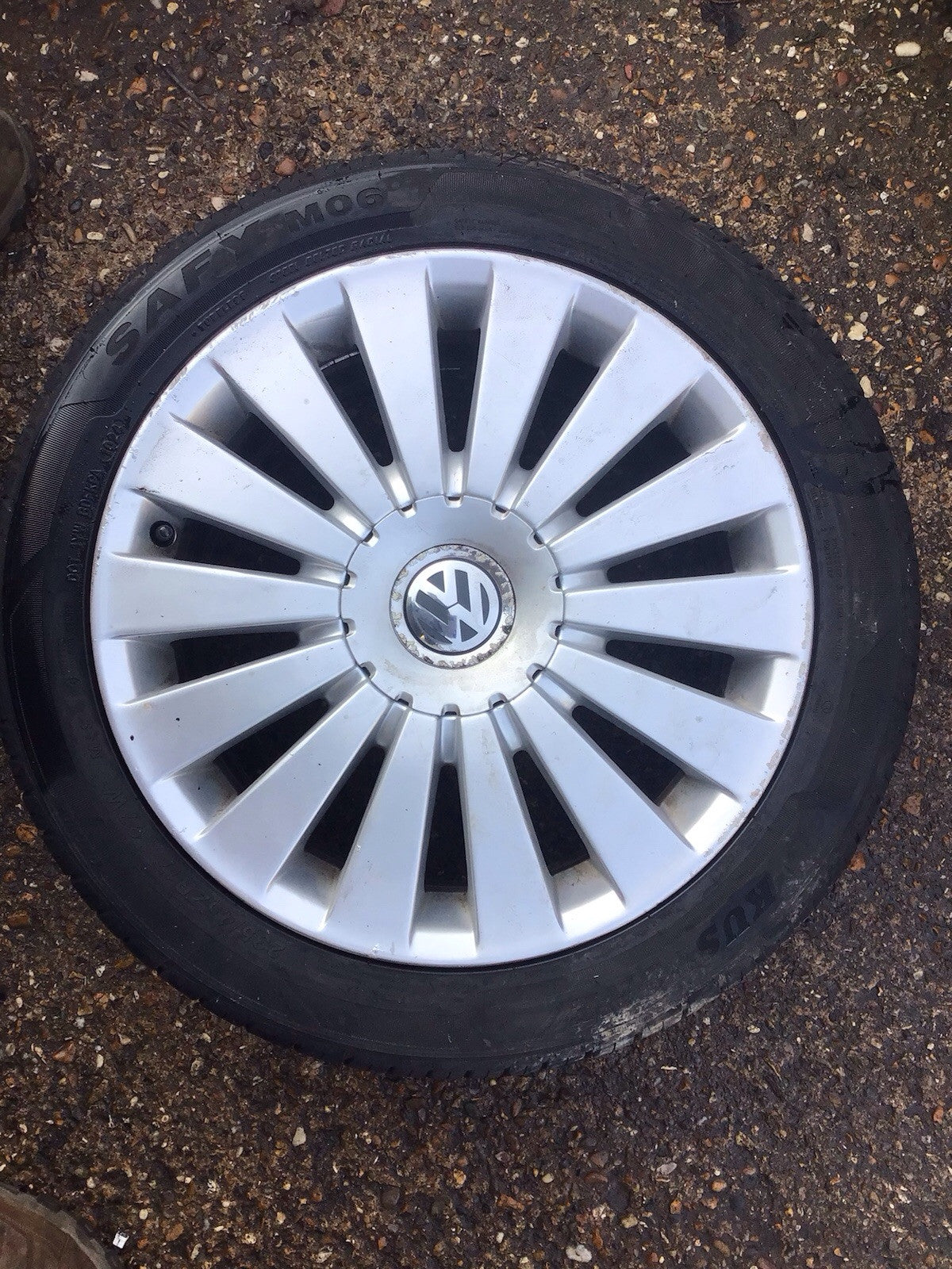 VOLKSWAGEN PASSAT B6 ALLOY WHEEL 17'' 3C0601025G TYRE 235X45X17 2005 20101