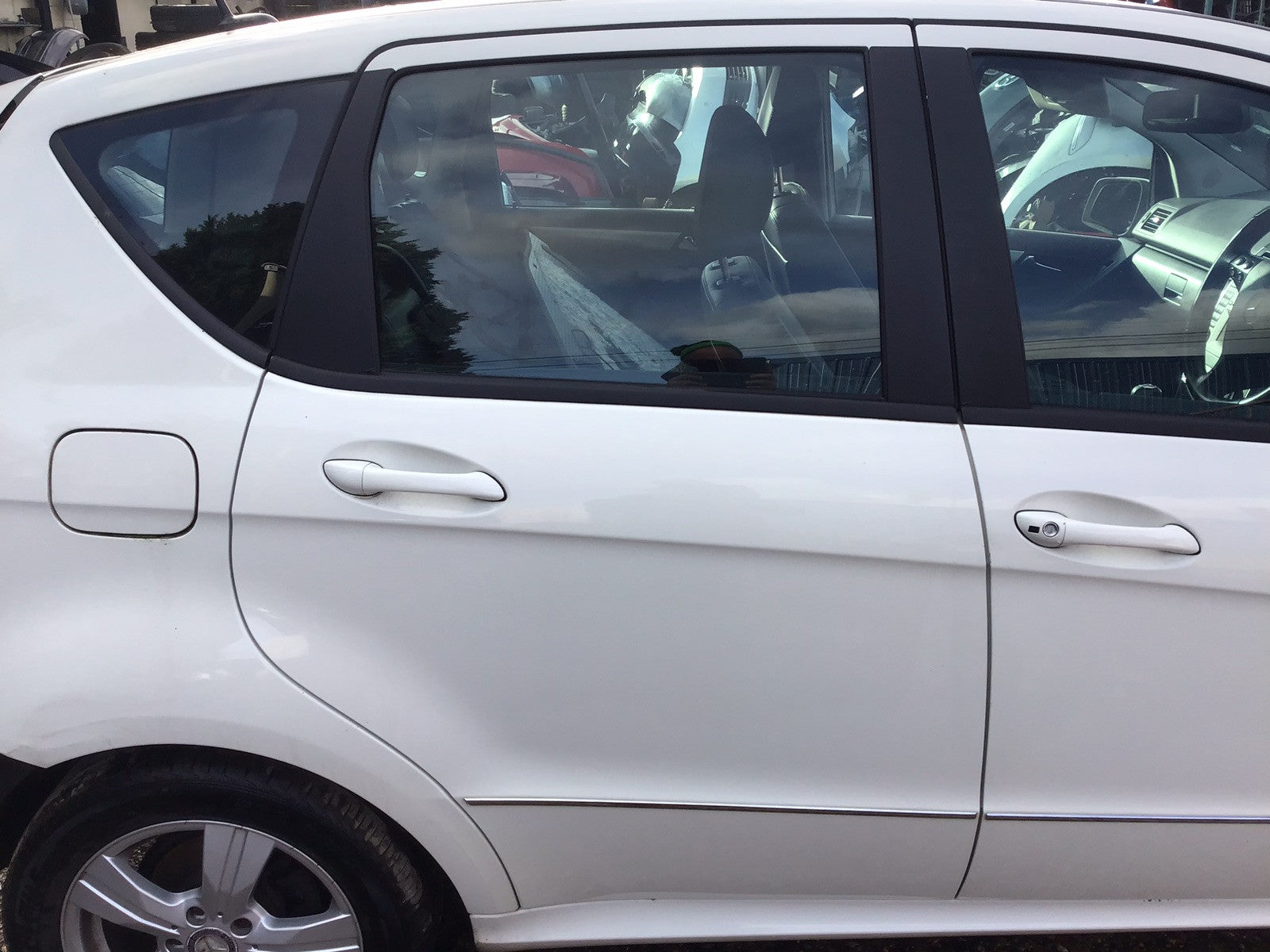 MERCEDES A CLASS W169 DRIVER'S SIDE O/S REAR DOOR CALCITE WHITE  650 2005 20120